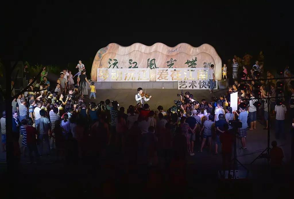 耳朵會懷孕，與藝術(shù)快閃的完美場遇